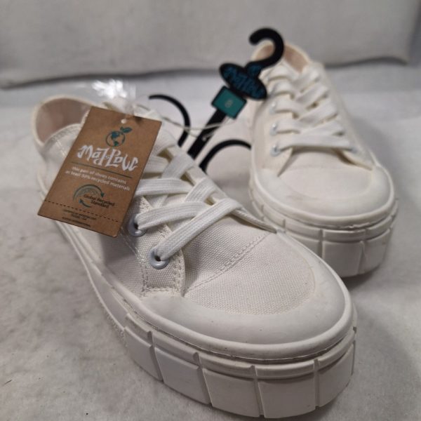 Zapatos Mad Love para mujer 8 Americano plataforma zapatillas de lona blanca con cordones informales